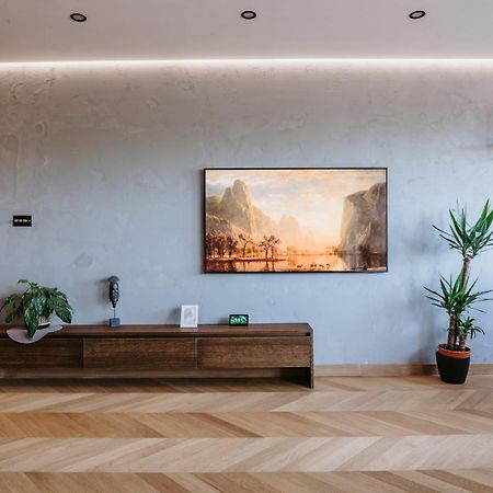 Minimalist Design Penthouse - Kosice Old Town Apartment Exterior foto
