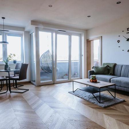 Minimalist Design Penthouse - Kosice Old Town Apartment Exterior foto