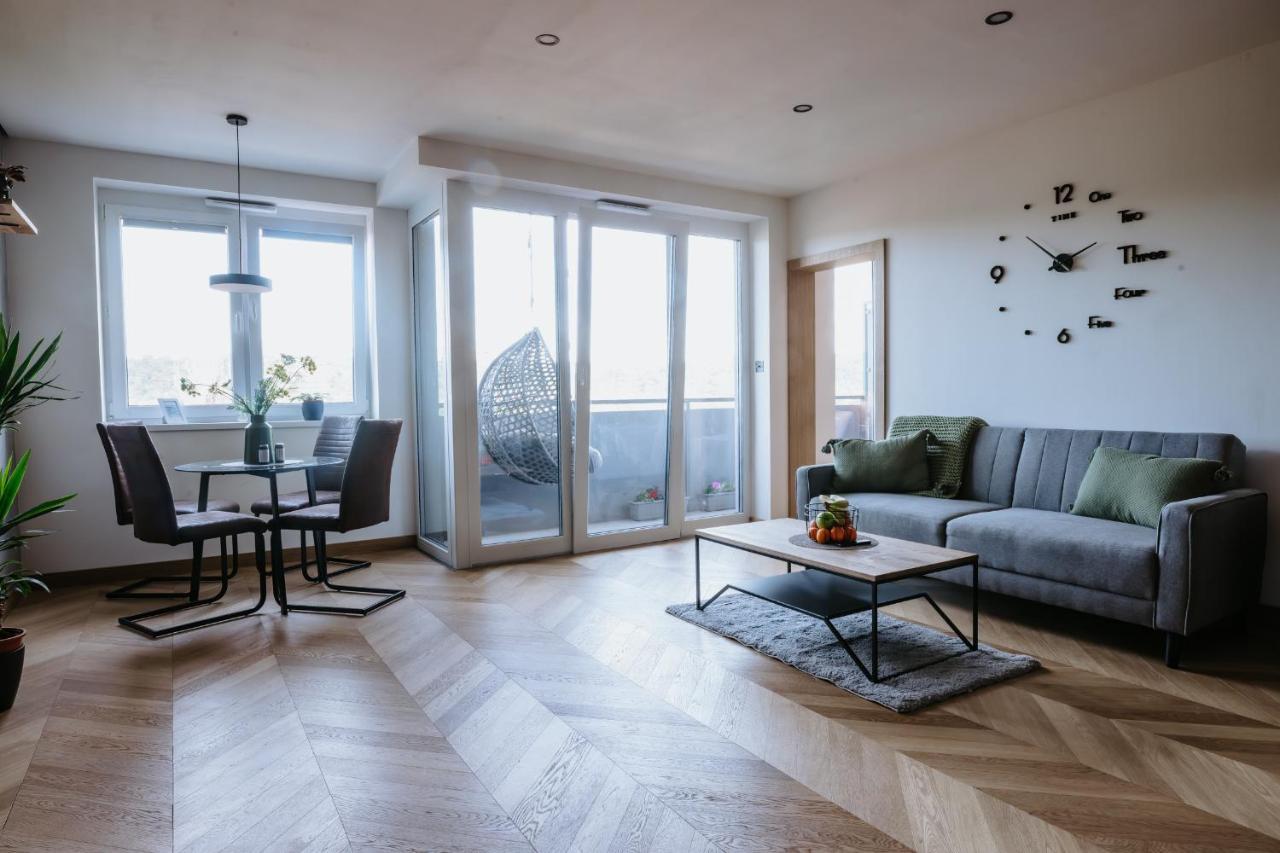 Minimalist Design Penthouse - Kosice Old Town Apartment Exterior foto