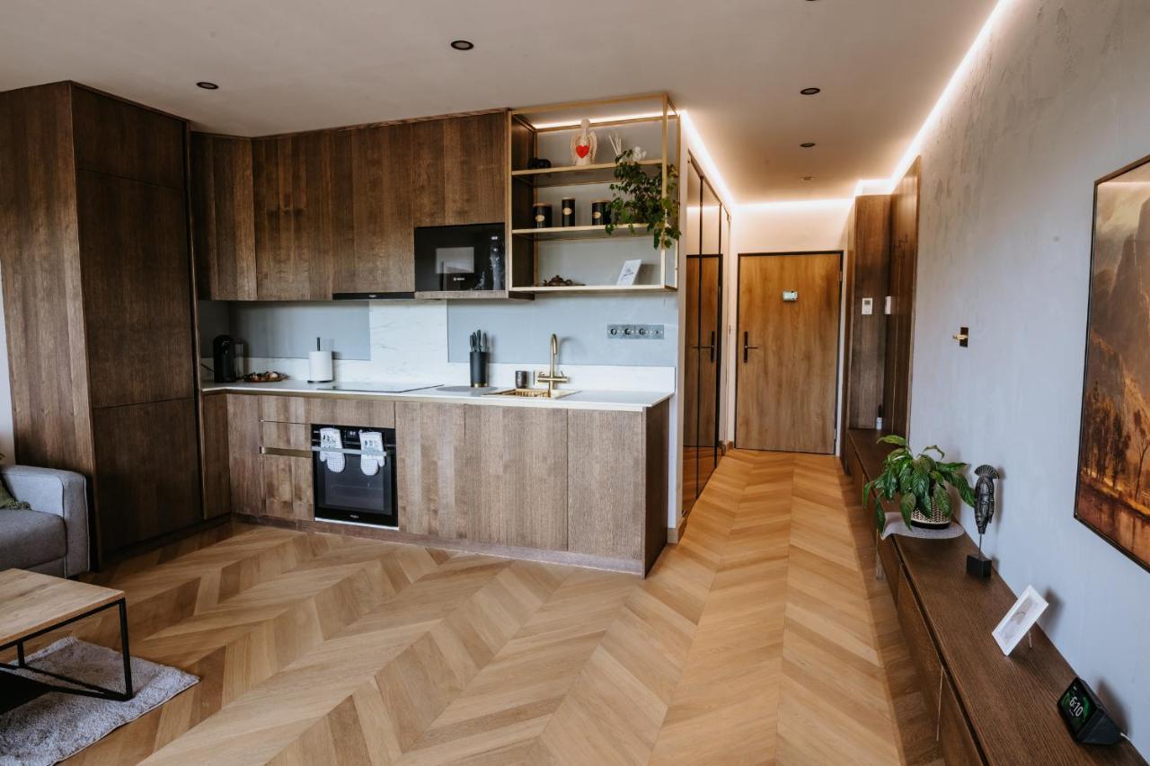 Minimalist Design Penthouse - Kosice Old Town Apartment Exterior foto
