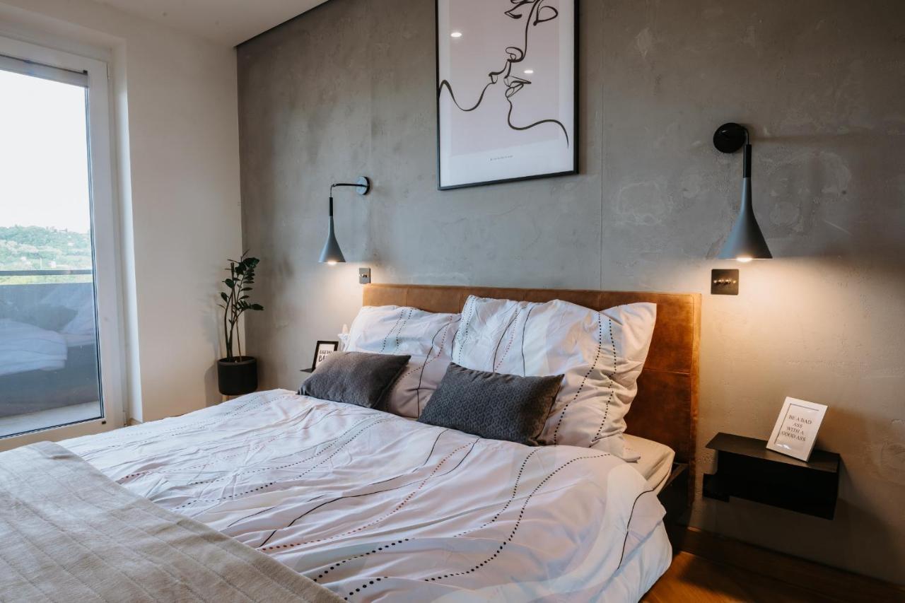 Minimalist Design Penthouse - Kosice Old Town Apartment Exterior foto