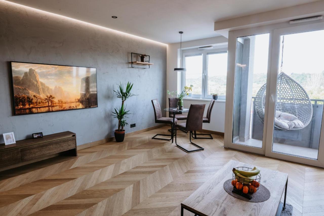 Minimalist Design Penthouse - Kosice Old Town Apartment Exterior foto