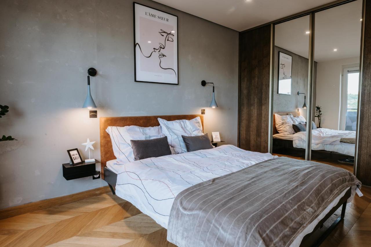 Minimalist Design Penthouse - Kosice Old Town Apartment Exterior foto